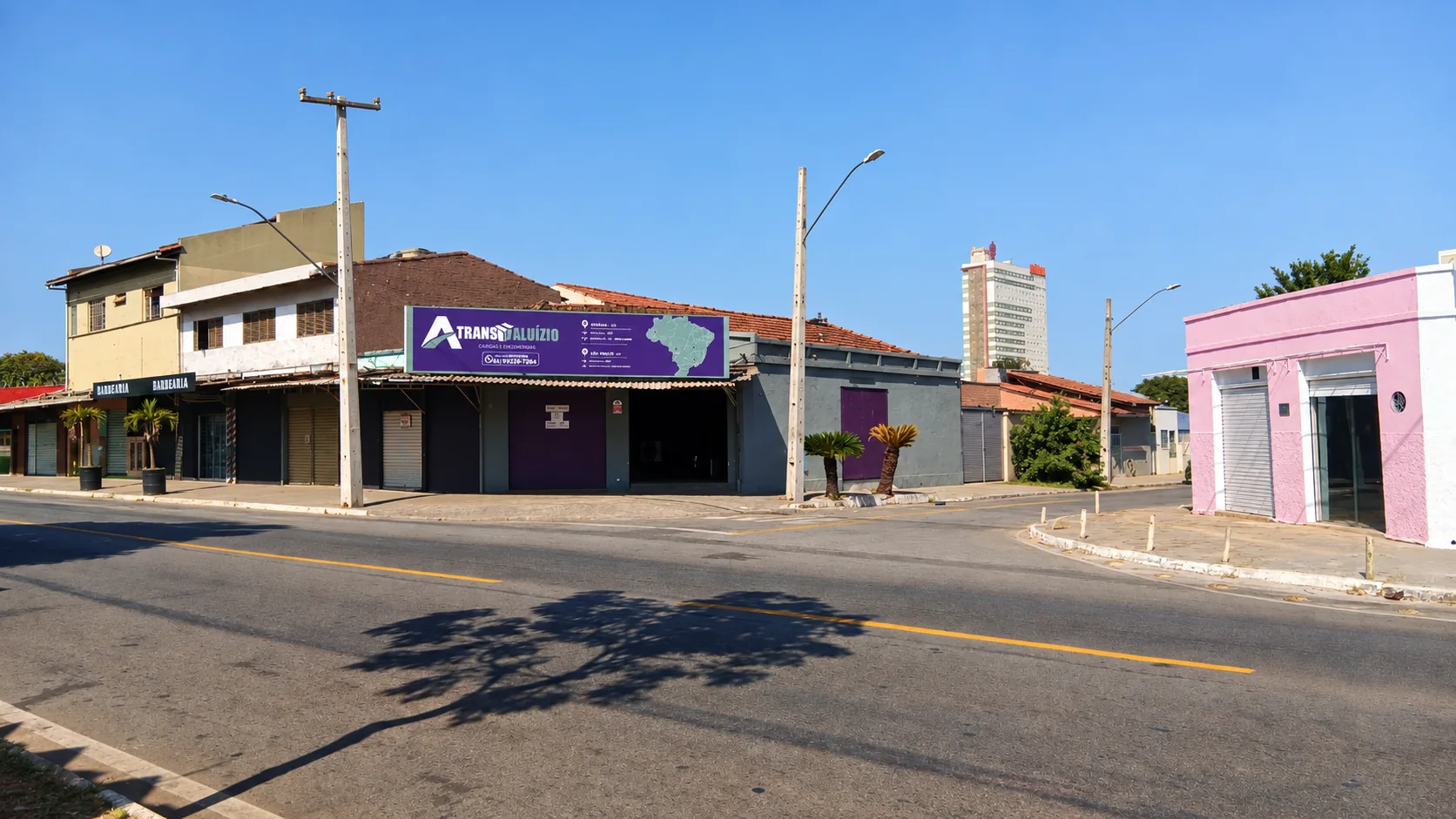 Fachada do galpão da Trans Aluizio em Goiânia